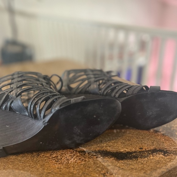 Nine West Forest Gladiator Black Leather Wedge Sandal Shoe Heel 7.5 - Picture 4 of 4